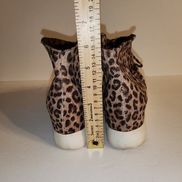 VERY G by BUCKLE Hidden Wedge Sneaker Shoe Boot Womens 9 Ursula Leopard Print - Picture 4 of 9